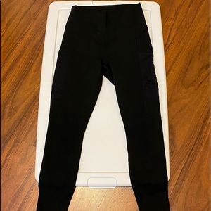 Fabletics Mila High-Waisted Pocket Legging